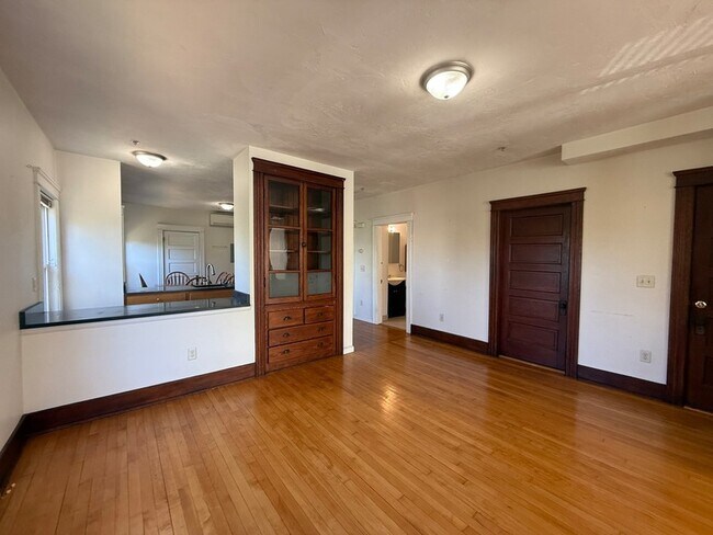 Building Photo - 32 Woodbine St
