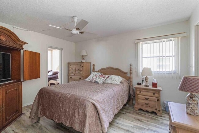 Building Photo - 6215 Green View Cir