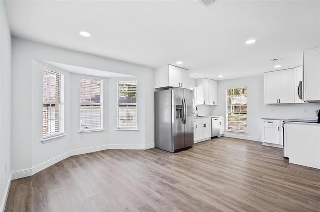 Building Photo - 7328 Janita Dr