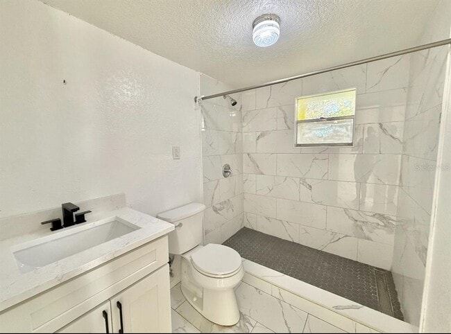 Building Photo - 715 E Silver Star Rd