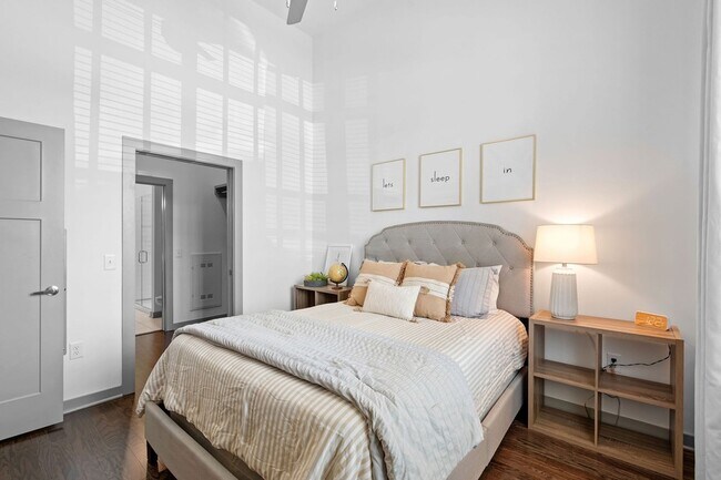 Building Photo - 1638 54th Ave N