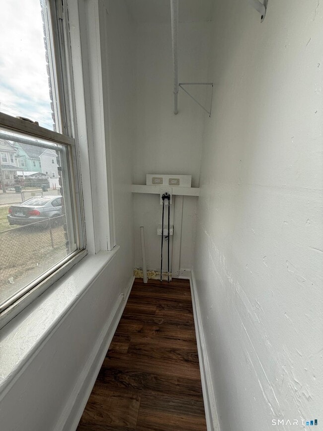 Building Photo - 175 Read St