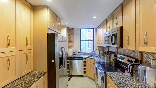 Building Photo - 84 Gainsborough St