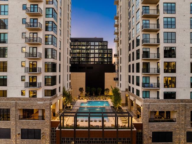 Building Photo - The Everett-Nashville Yards