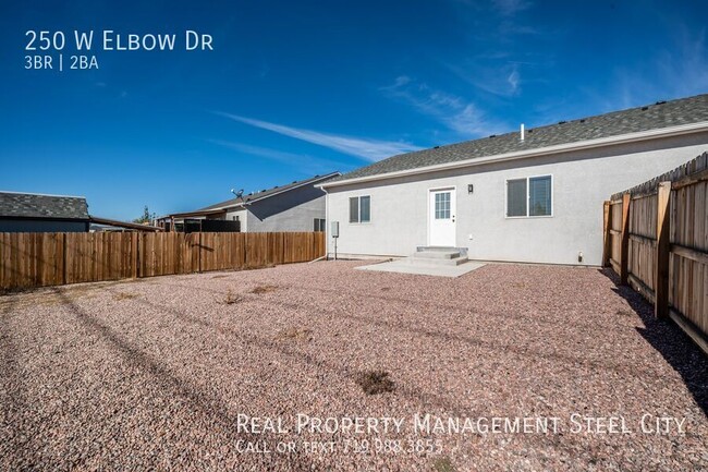 Building Photo - Gorgeous 3 Bedroom Home in Pueblo West