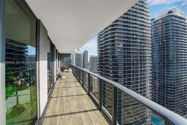 Building Photo - 801 S Miami Ave