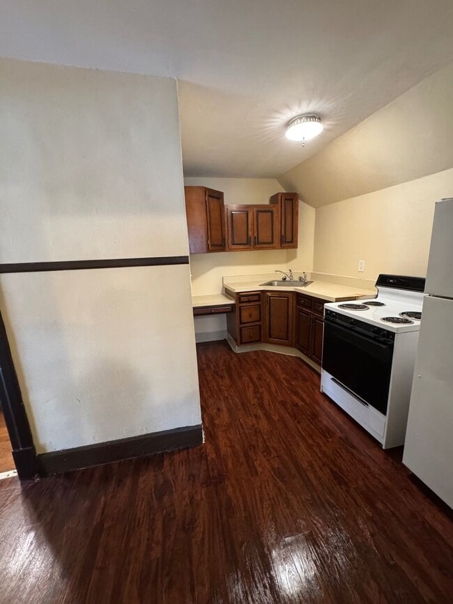 Building Photo - 1118 Revell Ave