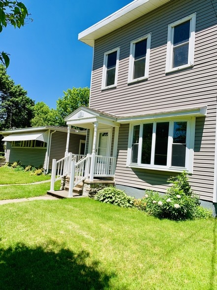 Building Photo - 220 Elm St