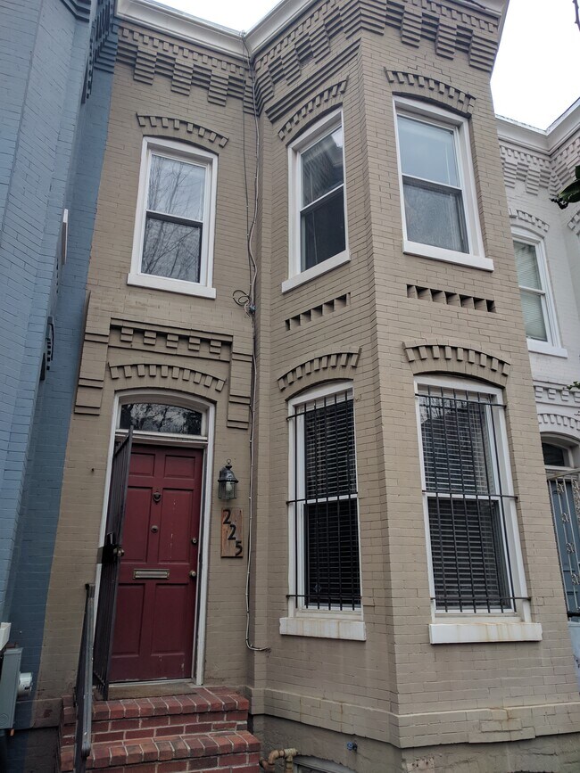 Primary Photo - 225 8th St NE