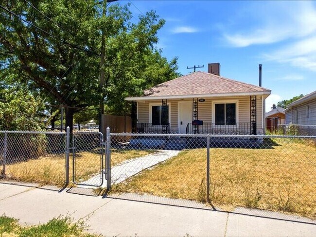 Building Photo - Poplar Grove 2 bedroom 1 bath, fenced