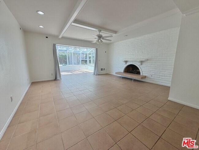 Building Photo - 1615 Wellington Pl