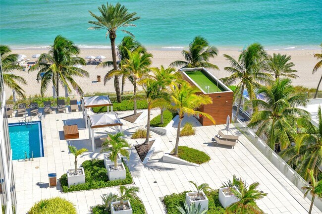 Building Photo - 18911 Collins Ave