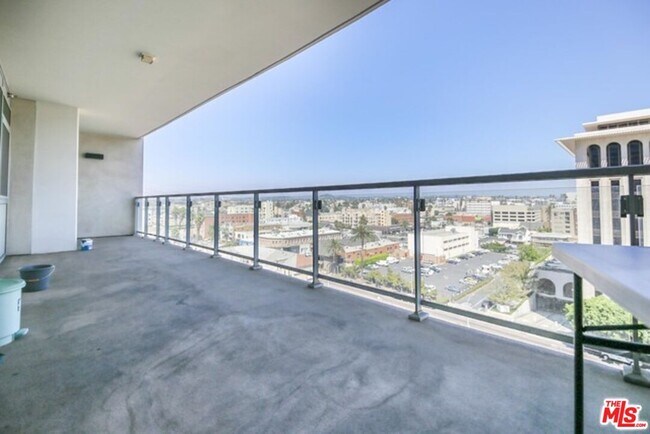 Building Photo - 3785 Wilshire Blvd
