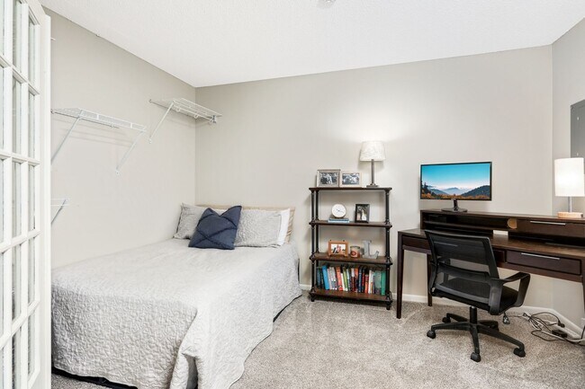 Building Photo - 3 bd, 2 bathroom, 2 car garage two level end unit town home