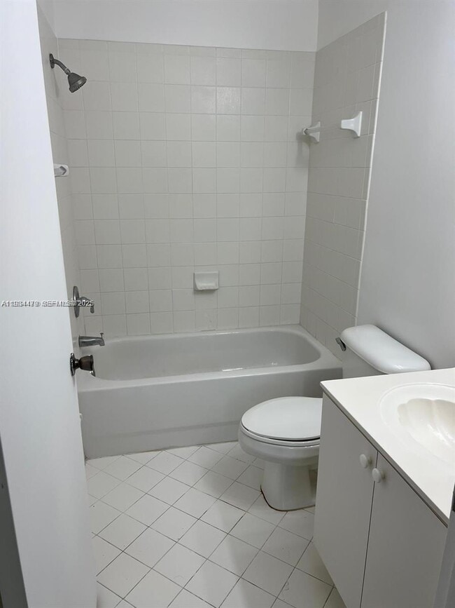 Building Photo - 2911 SE 13th Rd