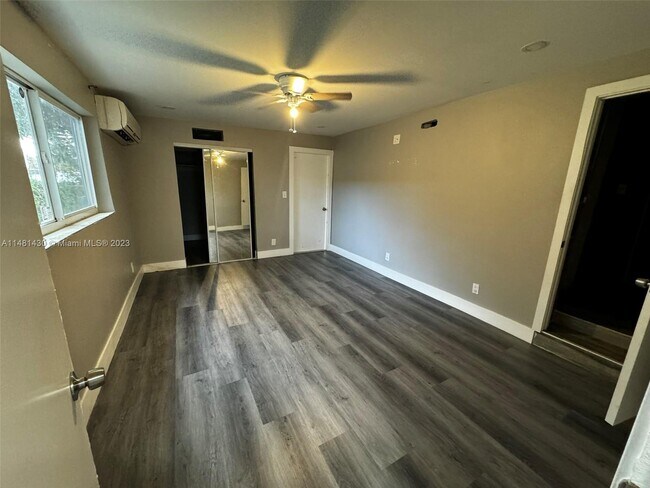 Building Photo - 4206 SW 28th St