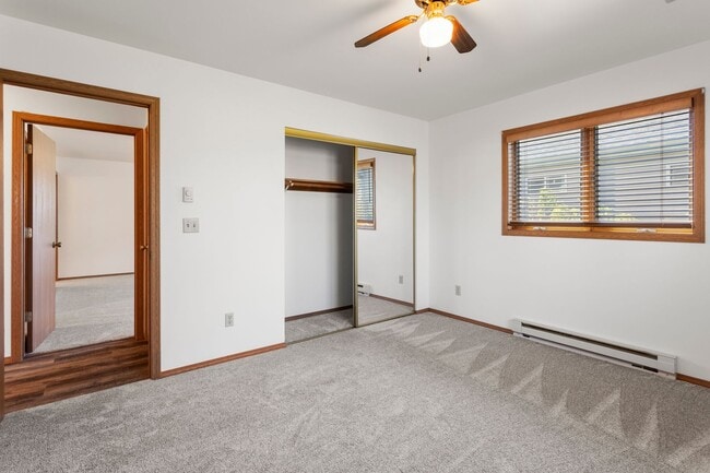 Building Photo - 650/652 Millbrook Drive