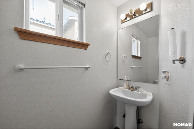 Building Photo - Charming 3BR Townhome in Lacey