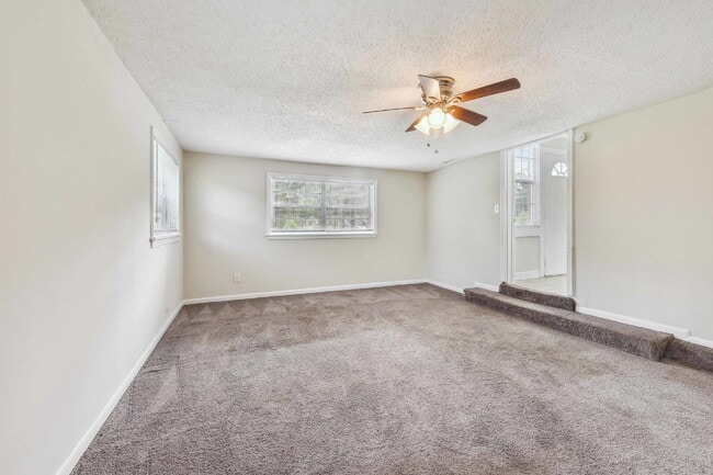 Building Photo - Renovated 3-Bedroom Home in the Heart of M...