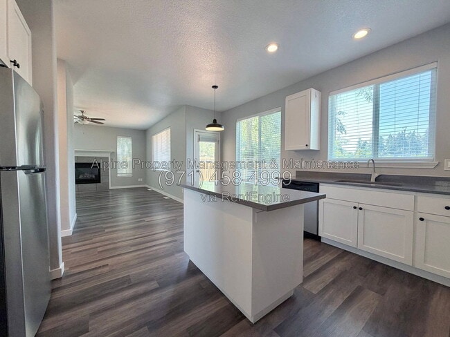 Building Photo - 5847 SW Coventry Pl