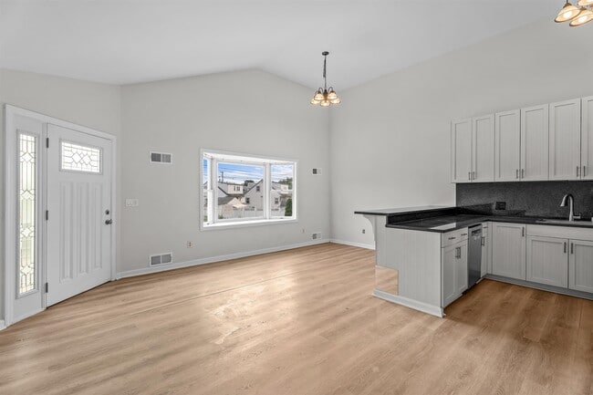 Primary Photo - 336 Winfield Ave