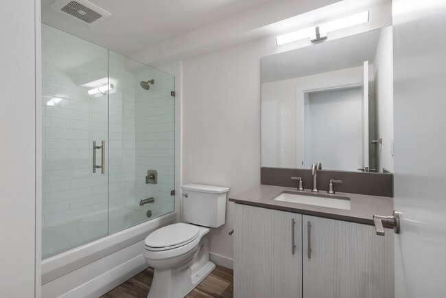 Building Photo - Newly Renovated 1 Bedroom Apartment in Hea...
