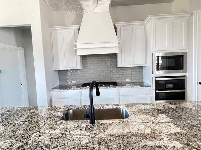 Building Photo - 104 Creek Point Dr