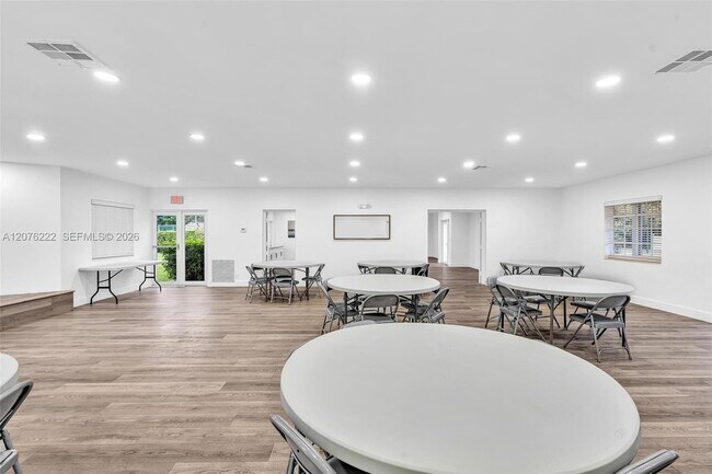 Building Photo - 101 SW 75th Ave