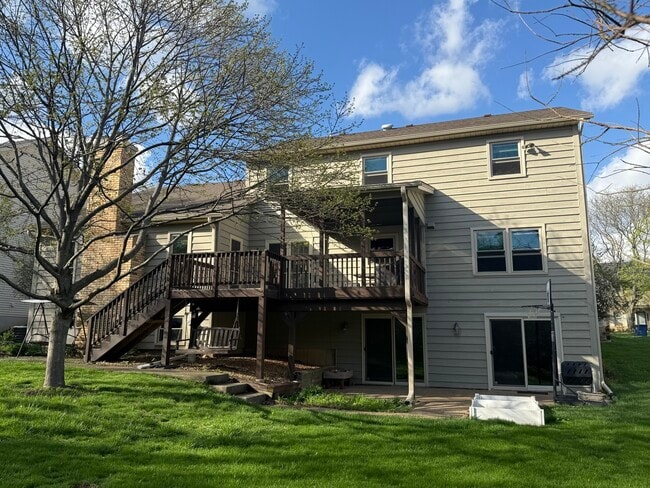 Building Photo - 817 Huntleigh Dr