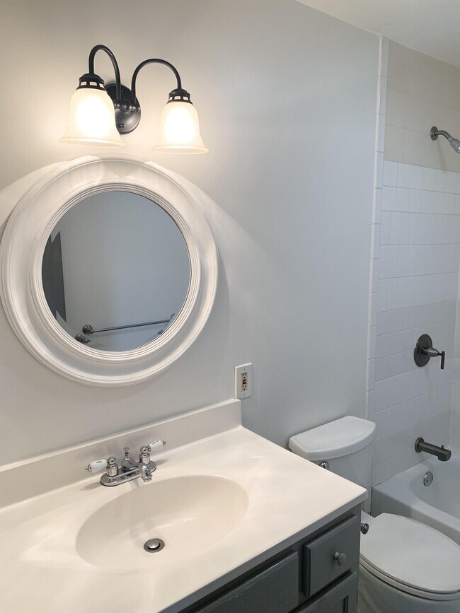 Building Photo - 205 Blackwood St