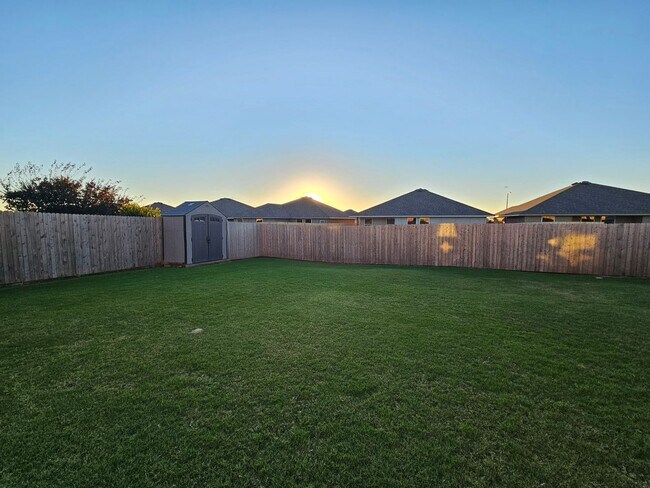 Building Photo - (4) Bed/(2) Bath in Winfield Addition OKC!