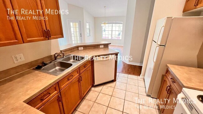 Building Photo - 3658 Oakdale Cir