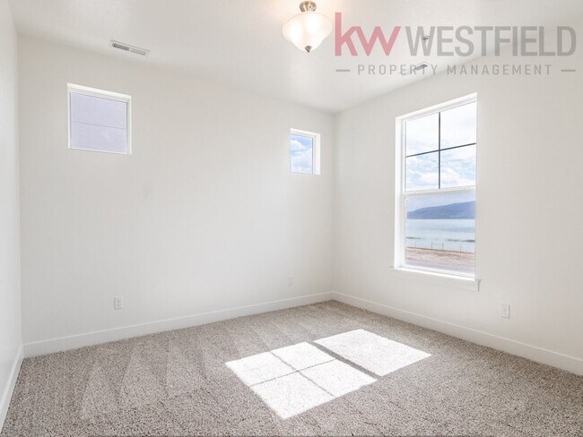 Building Photo - 752 N 260 W