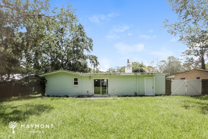 Building Photo - 6537 Pine Cir N