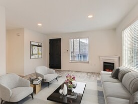 Building Photo - 4606 NE Lombard St