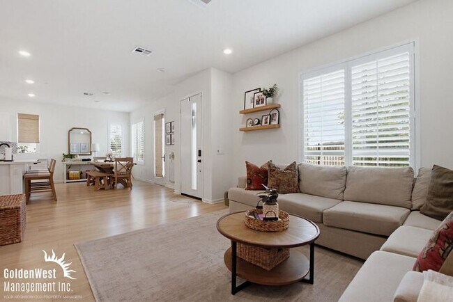 Building Photo - Modern 3Bdm 2.5Ba Unfurnished Town-Home in the Soltaire Community!