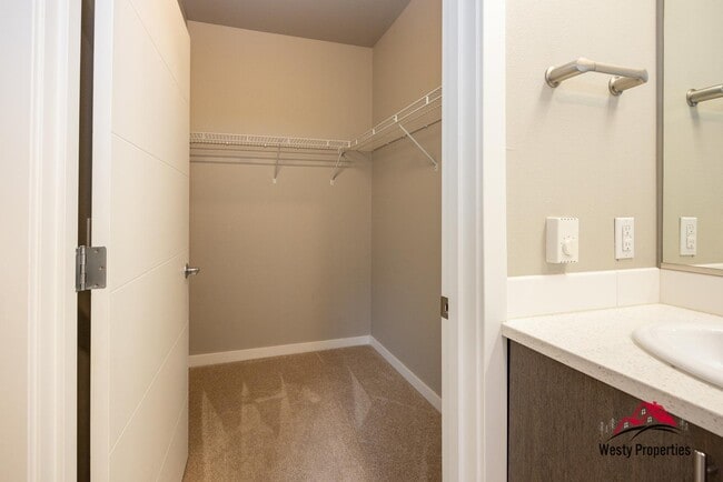 Building Photo - 110 N Blandena St