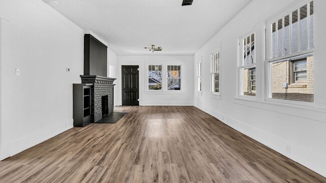 Building Photo - 2 Bedroom 2 Bath