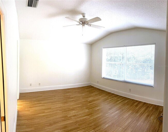 Building Photo - 295 Fareham Dr