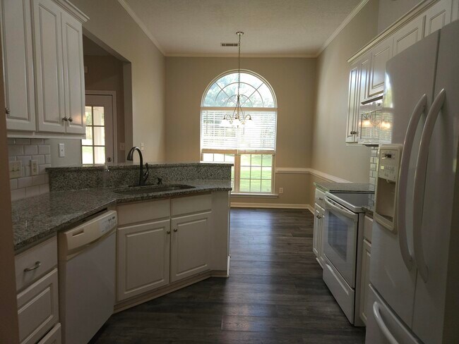 Building Photo - 219 Rainbow Falls