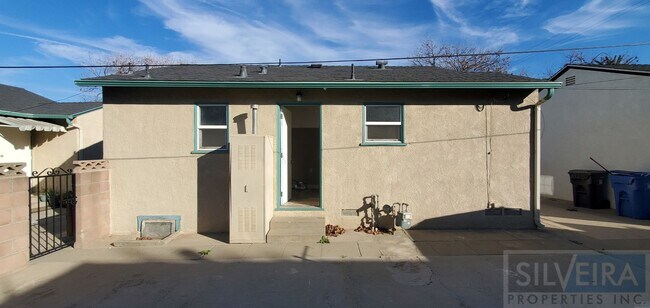 Building Photo - m-300