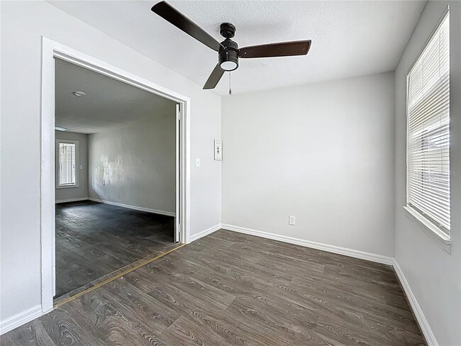 Building Photo - 618 17th Ave S