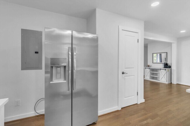 Building Photo - Updated 3 Bedroom, 2 Bath Home – Minutes from Fort Bragg!