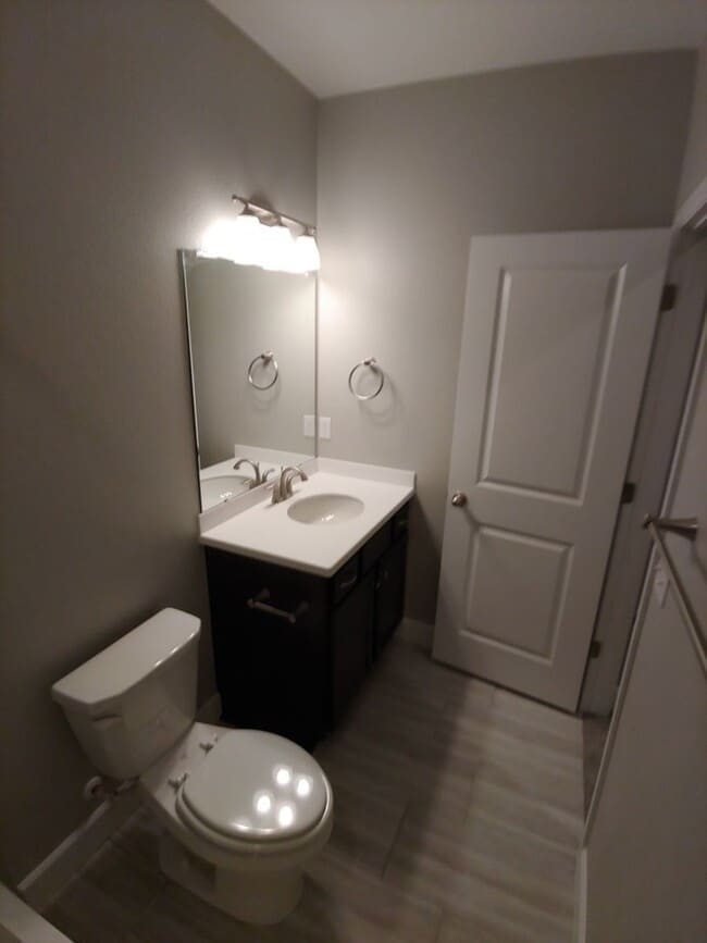 Building Photo - Gorgeous 4 Bed 3.5 Bath in Fantastic Location