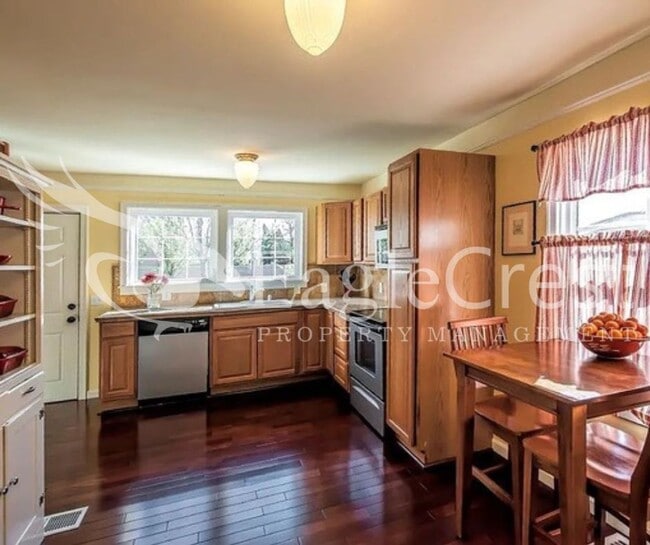 Building Photo - Charming Two Bedroom House with Bonus Room & Large Fenced Yard