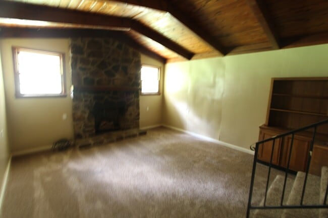 Building Photo - New On The Market with GREAT FEATURES!  Large 3 Bedroom PLUS Den!!