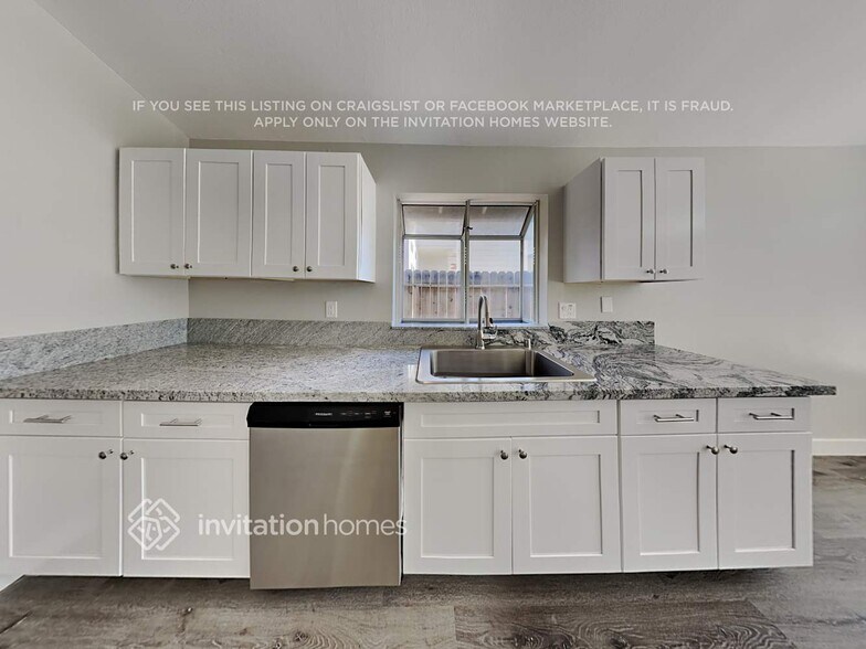 Building Photo - 8250 Lonely Hill Way