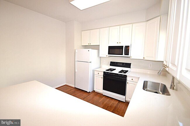 Building Photo - 13510 Nickleback Ct