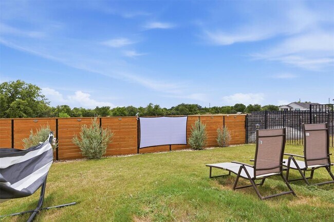 Building Photo - 1108 Chapote Ter