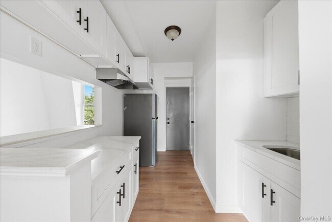 Building Photo - 17 Lamartine Ave